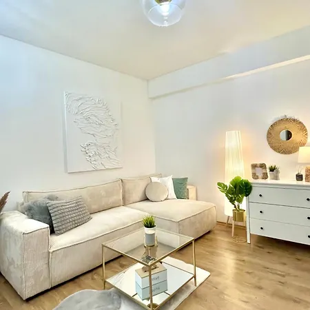 Urban Jungle Old Town Air Conditioned *