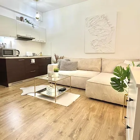 Urban Jungle Old Town Air Conditioned ברטיסלאבה