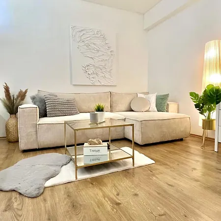 Urban Jungle Old Town Air Conditioned Apartment