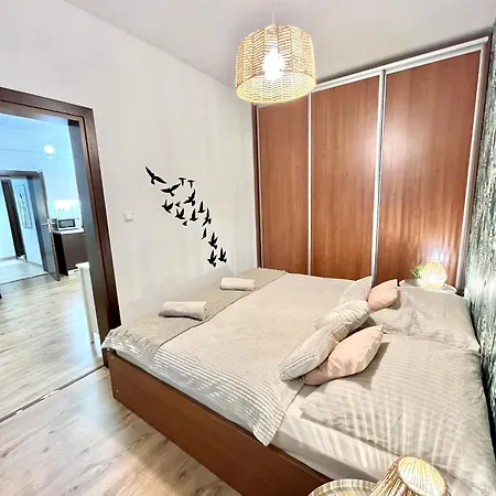 Urban Jungle Old Town Air Conditioned Apartment *