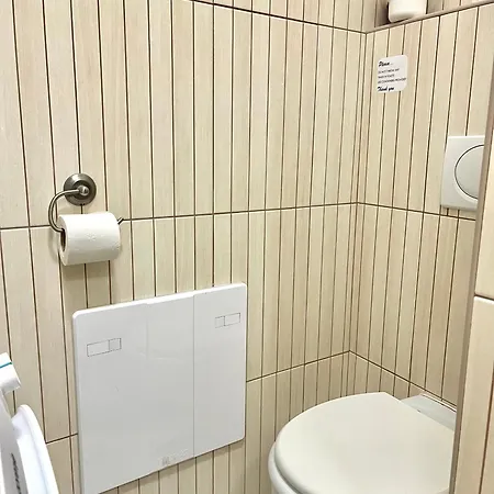 Urban Jungle Old Town Air Conditioned דירה