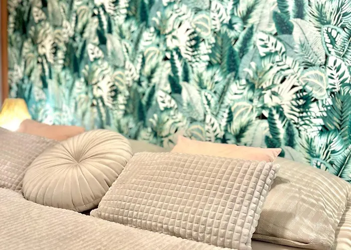 Urban Jungle Old Town Air Conditioned Apartment