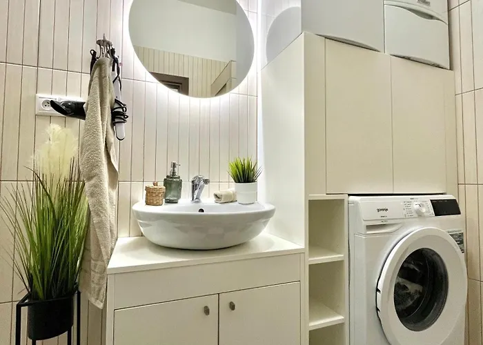 Urban Jungle Old Town Air Conditioned *