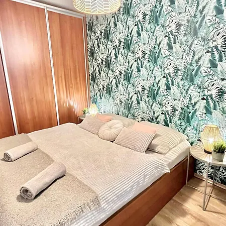 Urban Jungle Old Town Air Conditioned